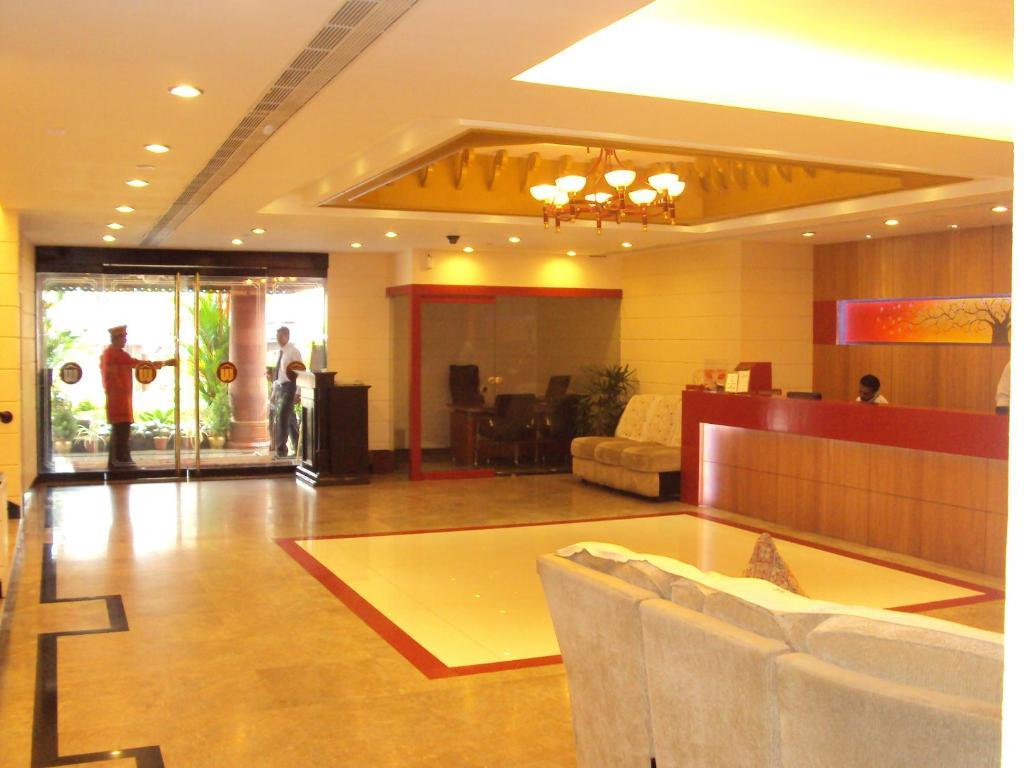 Westway Hotel Кожикоде Экстерьер фото