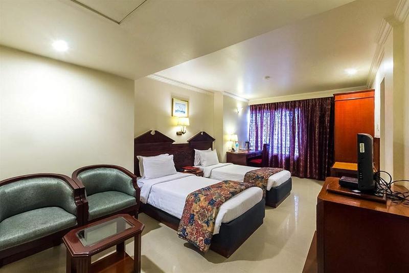 Westway Hotel Кожикоде Экстерьер фото