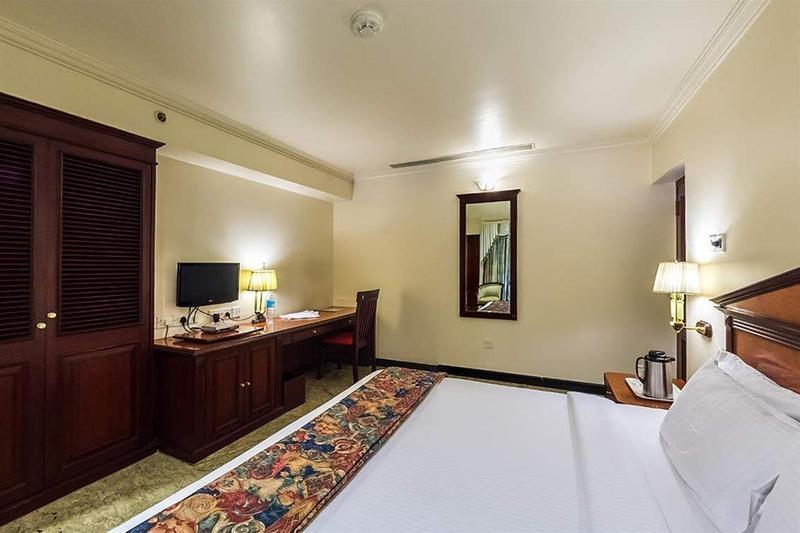 Westway Hotel Кожикоде Экстерьер фото