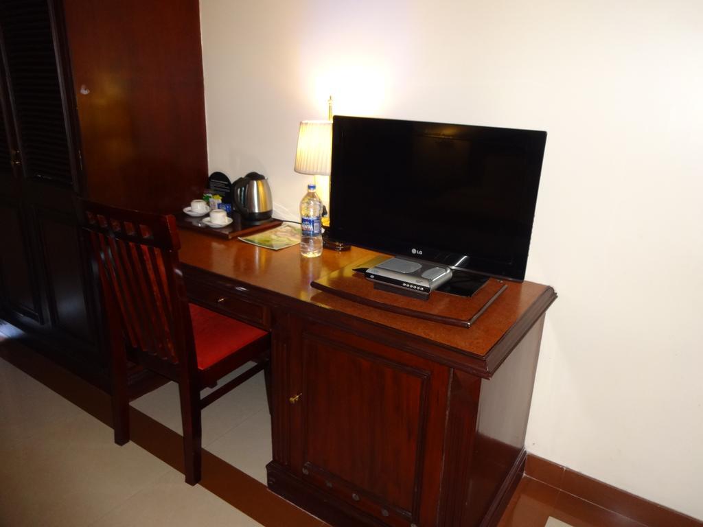 Westway Hotel Кожикоде Экстерьер фото